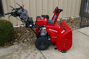 Hondaa HSS928AAWD <b>Snow</b> Blower Featuring Core Pump Engine Gearbox Components - Product Image 4