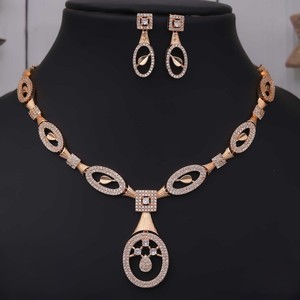 Elegante Juego de Collar y Aretes Chapados en Oro, Aleación de Alta Calidad con Circonita Cúbica (AD), Versátil para Uso Diario y Fiestas - Product Image 1