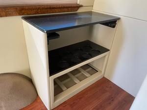 Fourgon de luxe d'occasion 2014 Be nz Sprinter, conversion, moteur turbodiesel V6 de 3,0 litres, sièges pivotants, argent, charge utile de 4000 kg, 2500-27200 - Product Image 5