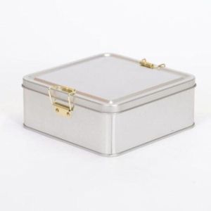 Caja de almacenamiento de metal cuadrada de 1.9L 158x158x87mm con cierre de alambre y tapa gris transparente - Product Image 3