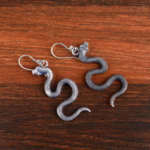 Nuevos Pendientes de Serpiente Góticos de Latón para Mujer, Acabado Plateado Oxidado, Estilo Bohemio con Textura Animal, Venta al por Mayor/OEM/ODM - Product Image 6