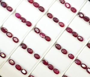 Piedras preciosas de corte ovalado de rubí natural, piedras preciosas sueltas naturales de rubí calentado de 4*5mm, precio al por mayor para aplicaciones de joyería - Product Image 1