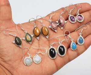 Boucles d'oreilles en pierres précieuses épaisses boucles d'oreilles faites à la main en cristal mélangé naturel pour femmes - Product Image 1