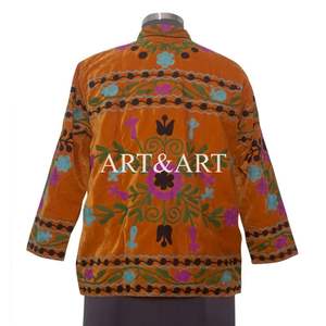 Chaqueta Acolchada Elegante de Invierno para Mujer, Bordado de Terciopelo Hecho a Mano, Diseño Exquisito de Suzani, Forro de Seda de Algodón y Terciopelo Suave - Product Image 6