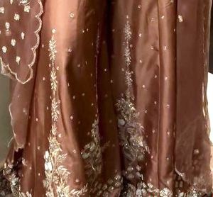 Trajes de fiesta Premium de diseñador moderno hermosos bordados a mano sin costuras ropa de moda india y pakistaní - Product Image 3