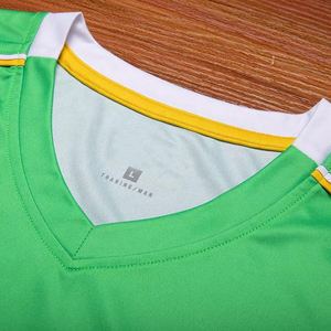 Maillot de football logo personnalisé avec numéro de nom de l'équipe imprimé, maillot de football respirant et sublimé - Product Image 4