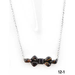 Collar con Turquesa Negra y Plata de Ley Estilo Suroeste, Hecho a Mano con Estilo - Product Image 2