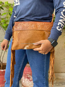 Sac à main à franges en cuir de vachette avec cheveux usinés à la main Sac à bandoulière en cuir de taille idéale pour femmes élégantes - Product Image 3