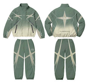 Conjunto cortavientos de nailon personalizado para hombre, chándal de invierno de dos piezas con chaqueta y pantalones con capucha - Product Image 4