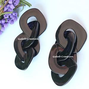 Nouveauté 2025 – Boucles d'oreilles pendantes en résine noire de haute qualité pour femmes, pendentif cercle irrégulier, style tendance pour jeunes filles - Product Image 2