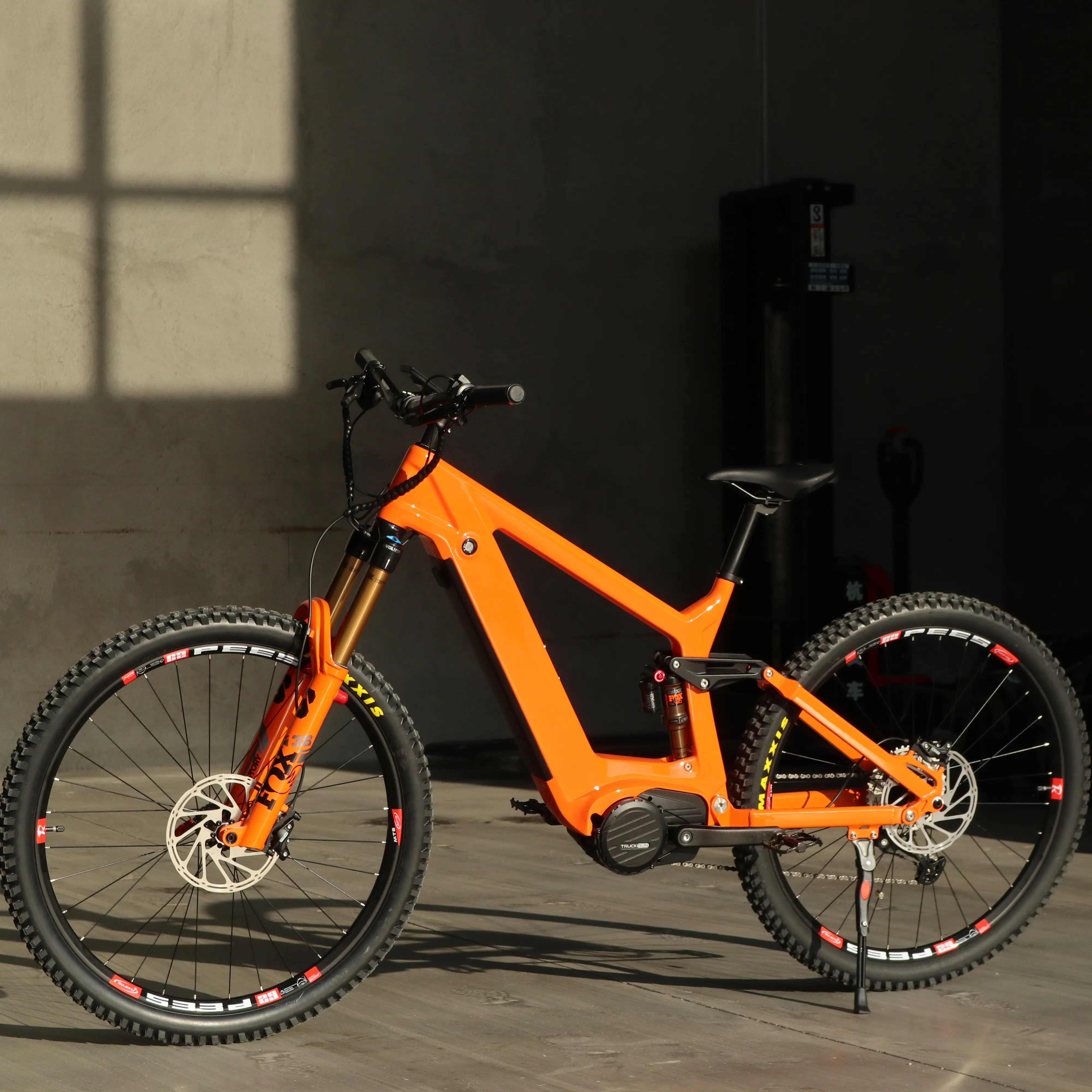 2023 חדש עיצוב 29Er Ebike Bafang 1000W פחמן הרי אופני מסגרת שועל מלא השעיה eBike