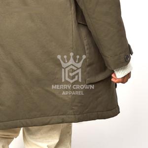 เสื้อแจ็คเก็ตพาร์กาผู้ชายแบบมีฮู้ด สัมผัสนุ่ม ราคาขายส่ง หนานุ่ม สวมใส่สบาย กันน้ำ ใส่ได้สองด้าน ผลิตจากโพลีเอสเตอร์ 100% ด้านหน้า - Product Image 3