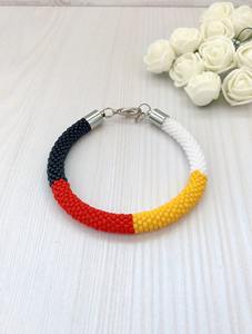 Pulsera Artesanal con Cuentas Blancas, Amarillas, Rojas y Negras, un Regalo Único de Belleza Artesanal y Estilo Atemporal - Product Image 6