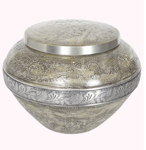 Urna Funeraria Decorativa de Latón Metálico Hecha a Mano, Simple, Elegante, Moderna, de Diseño y Alta Calidad - Product Image 4