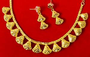 24K Plaqué Or Vintage Dubai Fashion Jewelry Set Comprend Collier Boucles D'oreilles Bracelets Peignes Cuivre Matériel Diamant Allemagne - Product Image 6