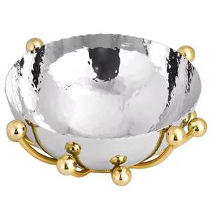 Colección de Vajilla Moderna de Metal para una Cena Elegante en el Hogar - Product Image 1