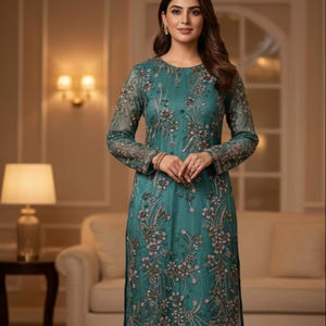 Robe de soirée formelle en mousseline de soie pakistanaise de luxe pour femmes, avec de belles perles et broderies - Product Image 1