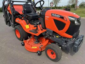 Tracteur de jardin robuste Kubota G261 avec moteur diesel 190cc, transmission hydrostatique, direction par glissement, moteur 2 temps pour la tonte - Product Image 4