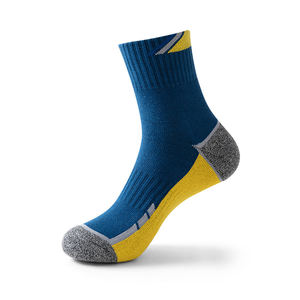 Chaussettes de sport décontractées pour hommes, coton et polyester de haute qualité, meilleur design d'extérieur, tricotées et tissées, couleur rouge, nouveauté - Product Image 2