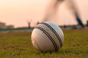 ลูกบอลแข็งแบบเล่นคริกเก็ตหนังสีขาวปรับแต่งได้คุณภาพระดับพรีเมียม - Product Image 5