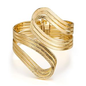 Pulsera de Metal Atemporal que Mantiene su Estilo a Través de las Tendencias de la Moda con una Construcción Simple y Duradera - Product Image 3