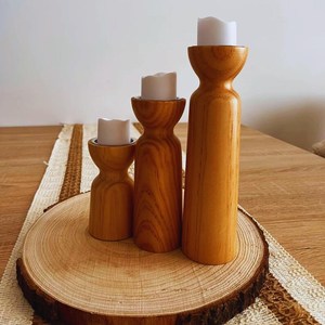 Porte-bougie en bois de haute qualité avec impression en relief, finition naturelle pour la décoration de la maison, décoration de table et d'étagère - Product Image 3
