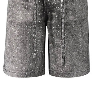 Shorts en jean délavés surdimensionnés noirs avec strass pour homme, fabriqués sur mesure, style streetwear d'été - Product Image 4