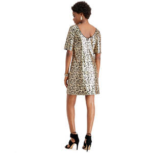 Robe fourreau jaune trapèze pour femme Betsey Johnson, en satin, avec sequins léopard, taille XS, idéale pour soirée formelle, demoiselle d'honneur, naturelle - Product Image 2