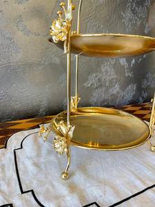 Support à gâteau en métal au design accrocheur fini or pour décoration de fête de luxe Support à gâteau en métal - Product Image 5