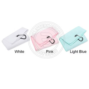 Toalla de golf tipo waffle hecha con el mejor material, con sujeción segura para fácil transporte en la bolsa, en venta. - Product Image 6