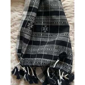 Écharpe hijab en coton tissé à la main pour filles, imprimé ethnique à rayures verticales, couleur anthracite – pour l'hiver et l'été - Product Image 4