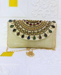 Sac à main de mariée en cristal fait main avec des perles brodées, sacs à main de soirée sophistiqués pour les occasions spéciales, conçu par des artisans - Product Image 4