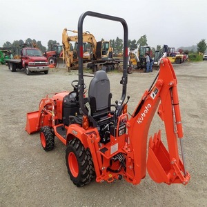 Mini Tractor Agrícola Kubota BX23S 4WD con Cargador Frontal y Retroexcavadora de 20hp, el Mejor 4x4 para Espacios Pequeños - Product Image 1