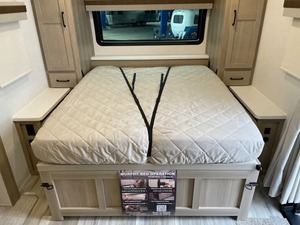 Remolque de Viaje Todoterreno 4x4, Mini Autocaravana con Cocina Extraíble, RV Impermeable para Acampar - Product Image 4