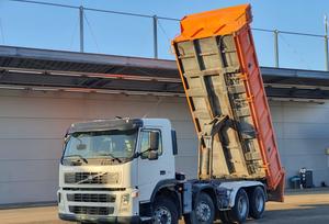 Camión Vol-vo FM 400 8X4 de 2010 con Motor de 451-500hp y Capacidad de Carga de 31-40T - Product Image 2