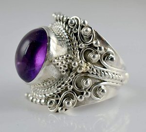 Bague de mariage artisanale en argent sterling 925 massif plaqué rhodium avec améthyste sertie clos pour femme, idéale pour les fêtes - Product Image 4