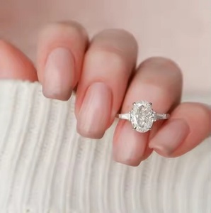 Anillo de compromiso de oro macizo de 14 quilates de tres piedras para mujer, joyería de boda romántica, Baguette ovalada y atrapada, aniversario cultivado en laboratorio - Product Image 3