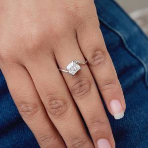 Anillo de moissanita de corte princesa de Plata de Ley 925 hecho a mano, joyería de forma cuadrada para mujer - Product Image 1