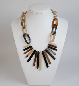 Collier statement en corne naturelle fait main pour femmes - Design de chaîne épaisse de luxe, bijoux de mode pour la vente en gros - Collier tribal - Product Image 1