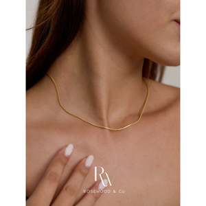Collana a Catena Piatta Serpentine in Oro da 1,5 mm, Non si Ossida, Stile Spina di Pesce, Collane Stratificate alla Moda Impilabili - Product Image 3