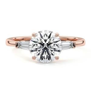Anillo de tres piedras de oro macizo de 14K, Diamante redondo cultivado en laboratorio para mujeres, para propuestas de compromiso o regalos de aniversario para fiestas - Product Image 1