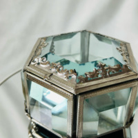 Faveurs de mariage décoratives de luxe Mini boîte à bagues en verre de cristal couvercle de perles de concepteur en métal argenté moderne personnalisable