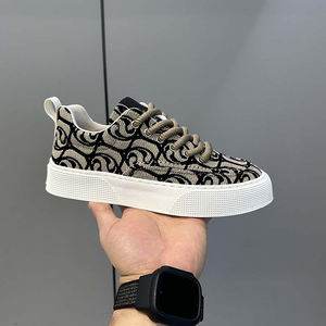 รองเท้าลำลองหนังแท้คุณภาพสูงสำหรับผู้ชาย ดีไซน์เนอร์ดั้งเดิม พร้อมซับในตาข่าย แฟชั่นทันสมัย เหมาะสำหรับเดินเล่นกลางแจ้ง - Product Image 4