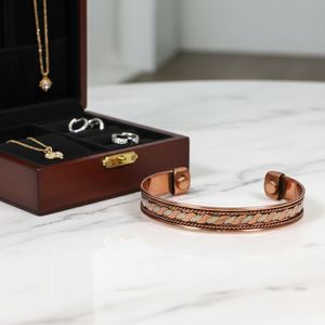 Bracelet ouvert en laiton plaqué argent de luxe pour femmes, fabriqué en Inde, au meilleur prix, avec un élégant design gravé, cadeau de bijoux - Product Image 4