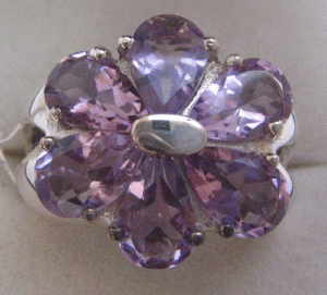 แหวนพลอยแอมะทิสต์ธรรมชาติสำหรับผู้หญิงจาก Shah Gems ทำจากเงินแท้ 925 ประดับคริสตัล - Product Image 1