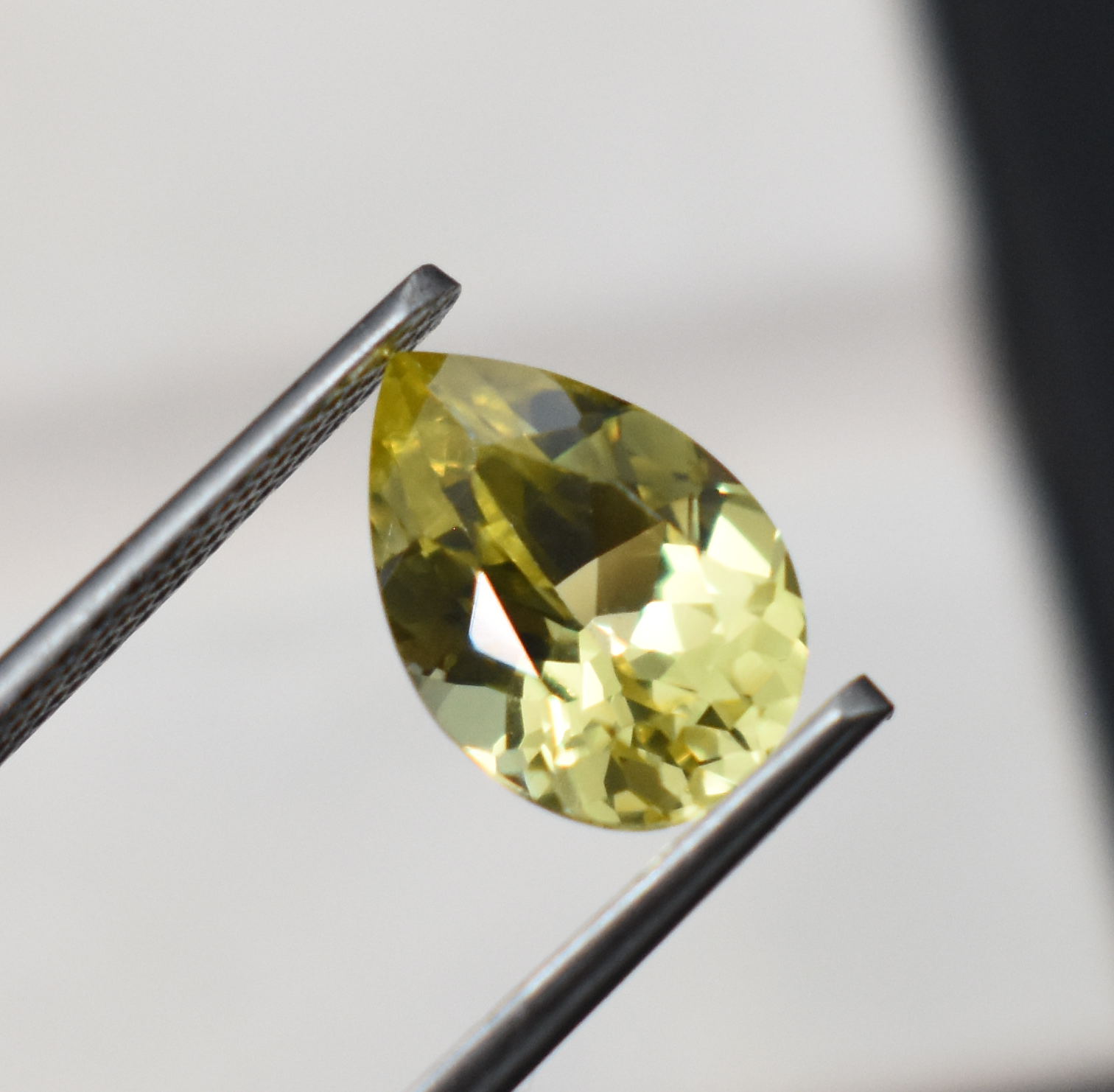 สีเหลือง