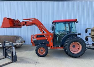 รถแทรกเตอร์ KUBOTA M62 รุ่นใหม่ พร้อมที่ตักด้านหน้าและรถขุดด้านหลังสำหรับขาย - Product Image 6