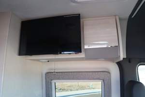 Conversión de Camper 2022 Sprinter 2500 Thor Sanctuary 4x4, Motor Turbodiésel V6, Tracción en las 4 Ruedas - Product Image 6