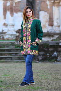 Veste Suzani vintage faite à la main pour femmes manteau d'hiver bouton décoration imprimé floral court TNT cuir coquille coton matelassé - Product Image 3