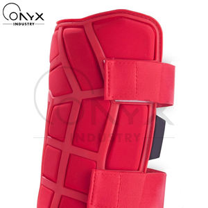 Espinilleras de Béisbol Rojas Sólidas para Receptor, Protección Profesional, Correas Ajustables, Material de Neopreno, Alta Absorción de Impactos, Flexible - Product Image 2